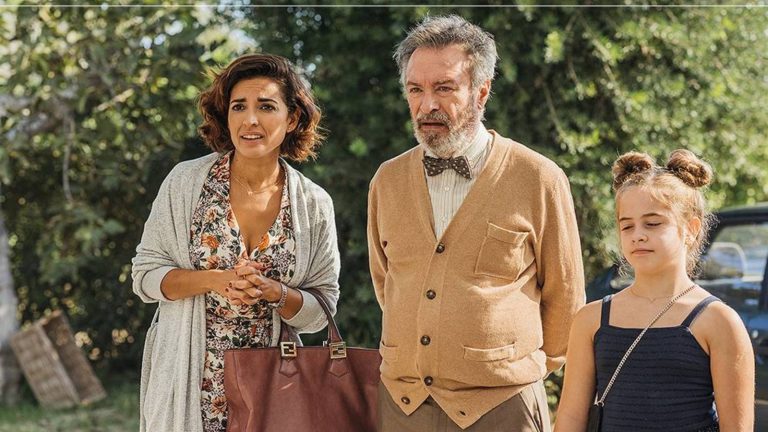 Oscar Martínez, Inma Cuesta, and Mafalda Carbonell in Live twice, love once (2019)